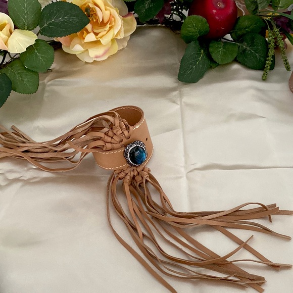 Genuine leather cuff , hand crafted - Picture 3 of 6